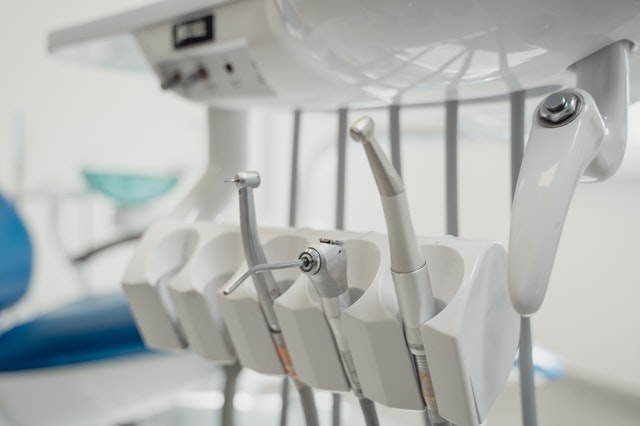 ile-kosztuje-jeden-implant-zeba
