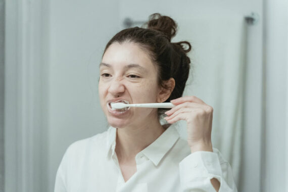 Jak poprawnie myć zęby szczoteczką soniczną?